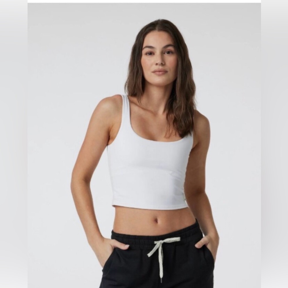 Vuori white daily crop top size medium